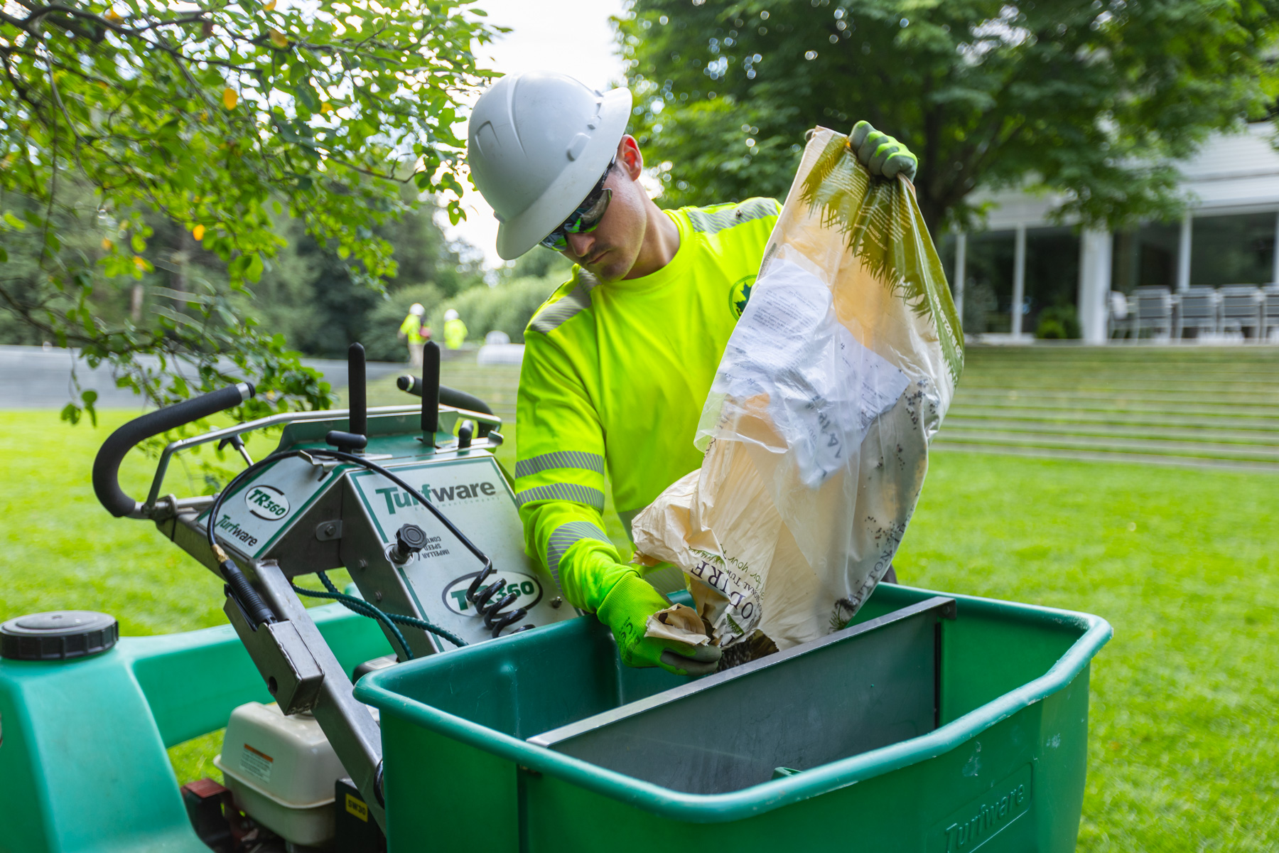 barrett-tree-service-lawn-care-technician-loading-fertilizer-green-machine-day2-166