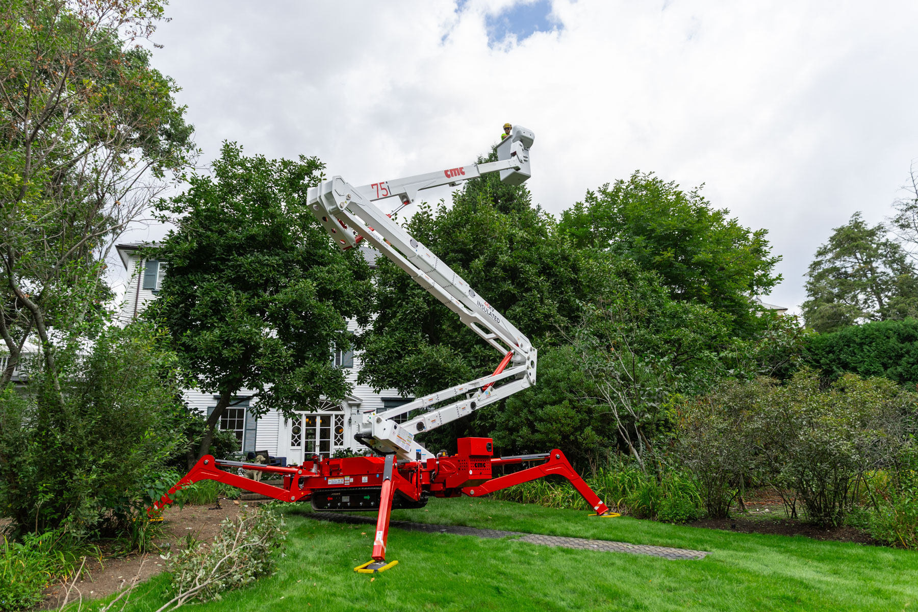 barrett-tree-service-spider-lift-tree-pruning-operation-day3-092