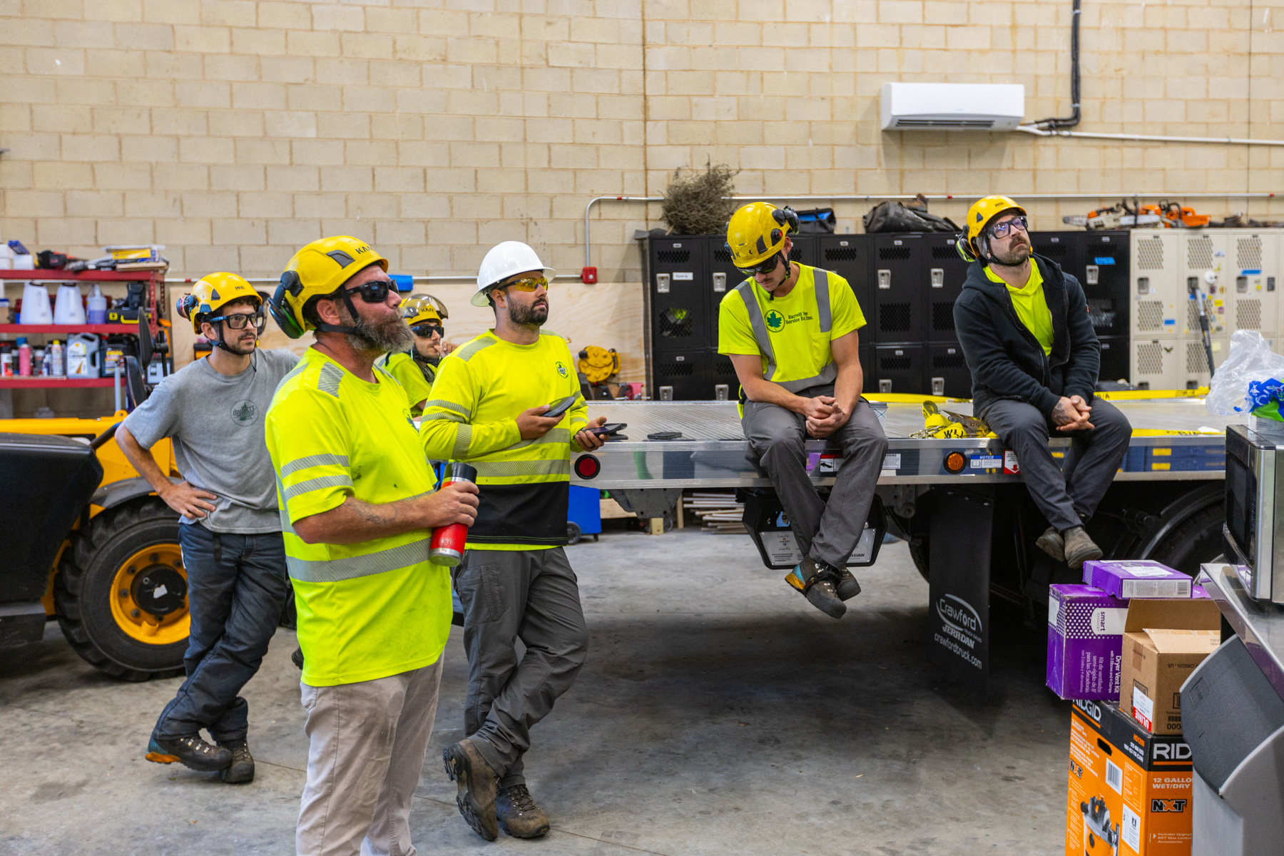 barrett-tree-service-tree-care-crew-shop-safety-meeting-manager-day2-003