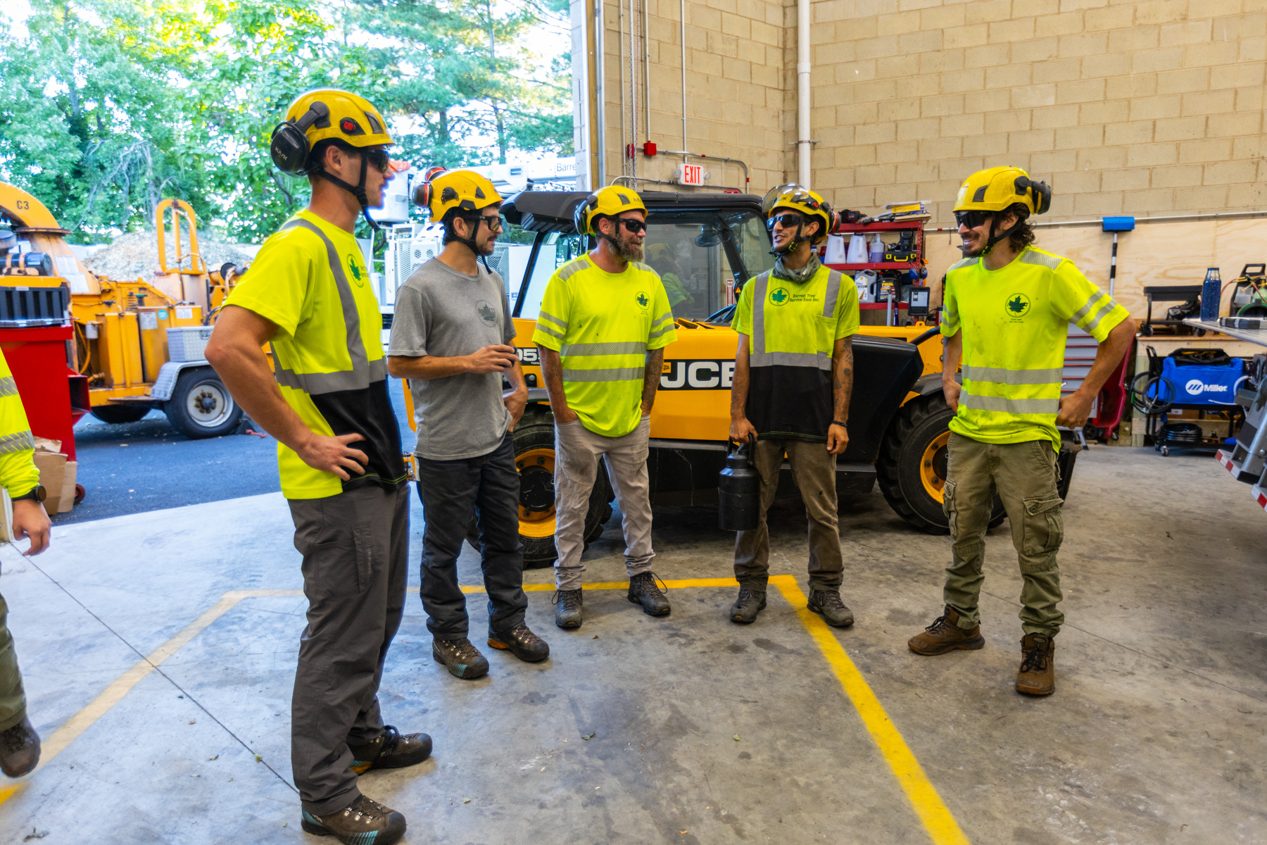 barrett-tree-service-tree-care-crew-shop-safety-meeting-manager-day2-007