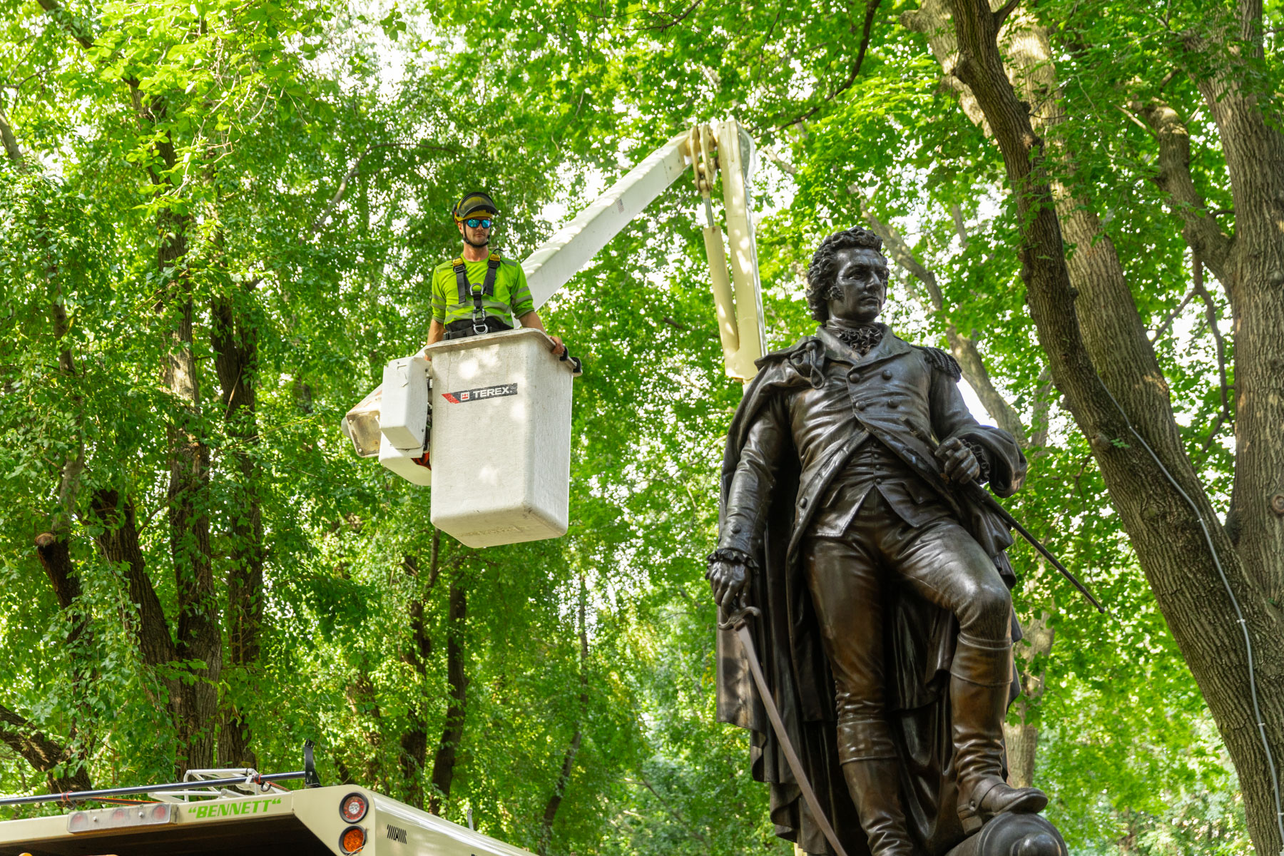 barrett-tree-service-tree-service-bucket-truck-pruning-municipal-trees-day3-067